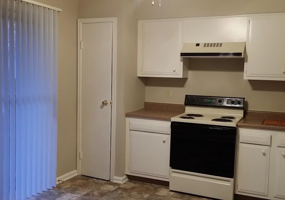 1st image of 509 W 101st Ter