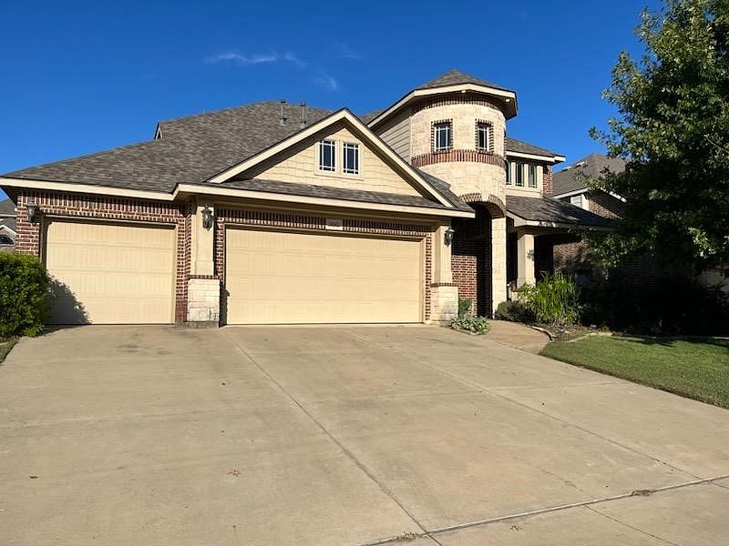 1st image of 900 Monticello Dr