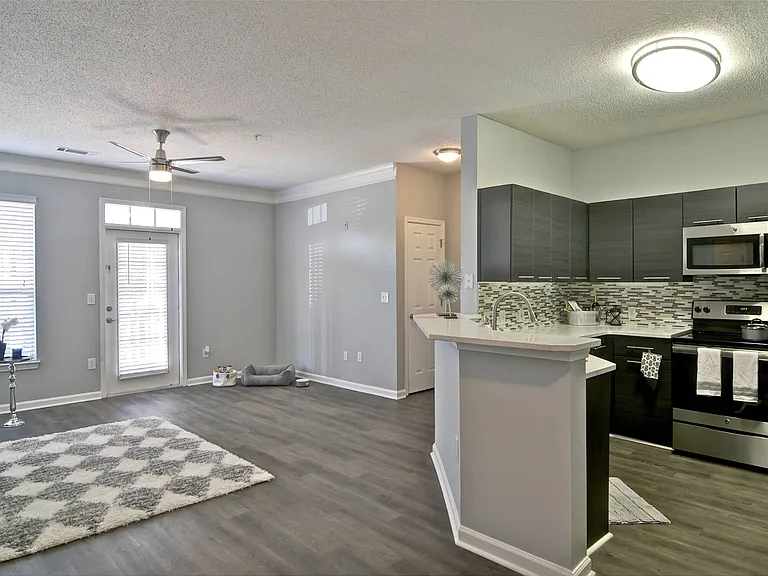 Park Creek Apartments — Photo 35