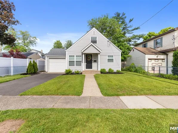 125 N 1st St, Bergenfield, NJ 07621
