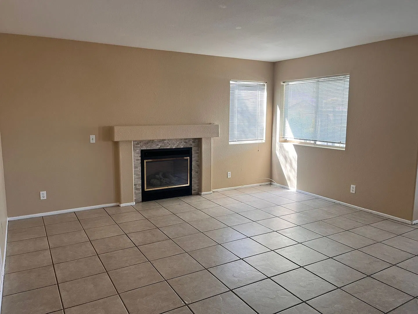 3bd/2.5ba POOL Home - Forest Oaks Way! — Photo 4