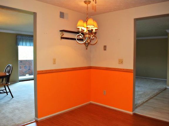 5th image of 105 Woodstone Ln