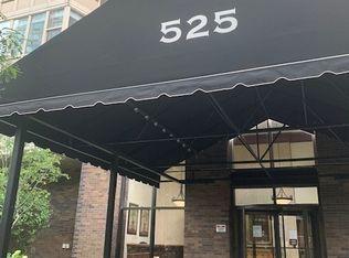 525 W Hawthorne Pl APT 602, Chicago, IL 60657