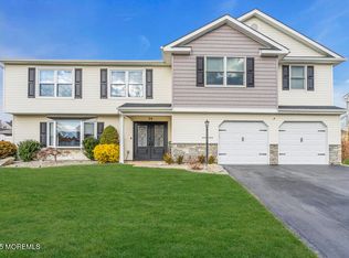 14 Starlight Rd, Howell, NJ 07731