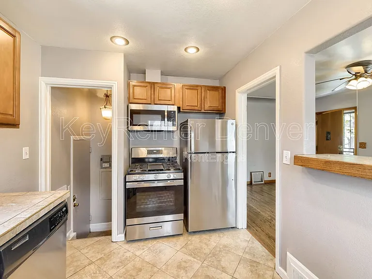 4195 Benton St — Photo 10