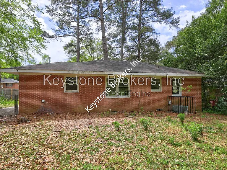 2634 Tredway Dr — Photo 2