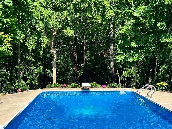 5th image of 58 Candlewood Dr
