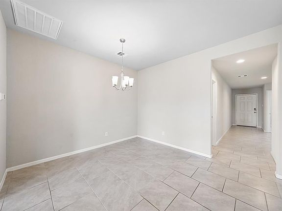 4th image of 29802 Breakwater Dr