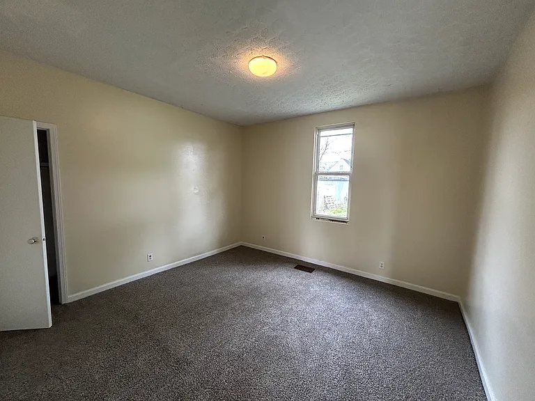 204 E Columbia St #A — Photo 7