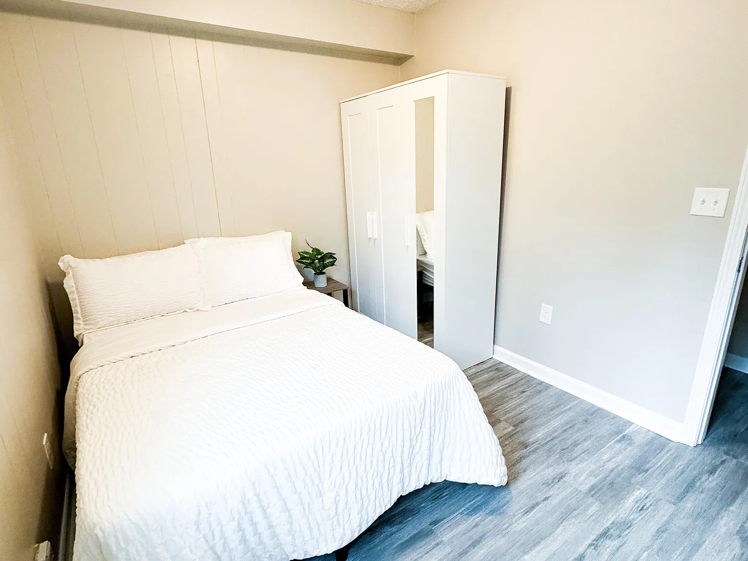 4 bed, 4.0 bath, 2400 sqft, $667 — Photo 2