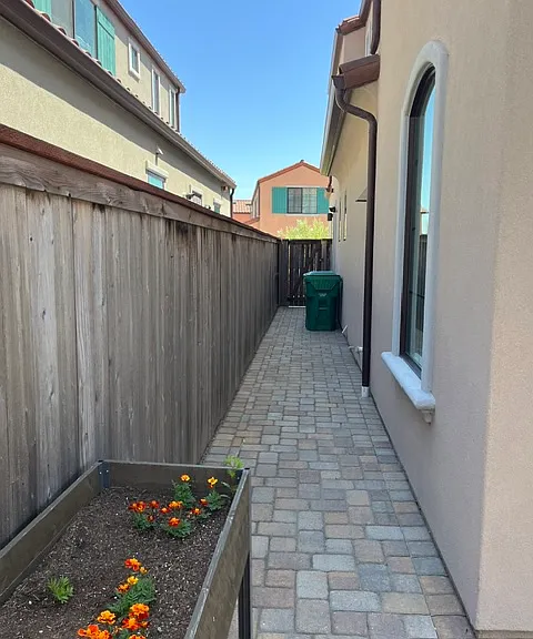 308 Tresana Ln — Photo 15