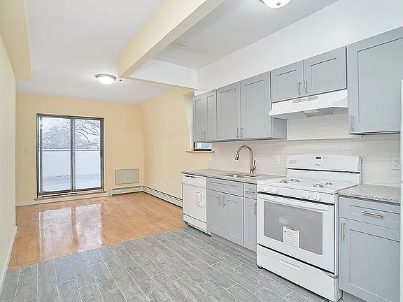 3rd image of 100-13 34th Ave #3L