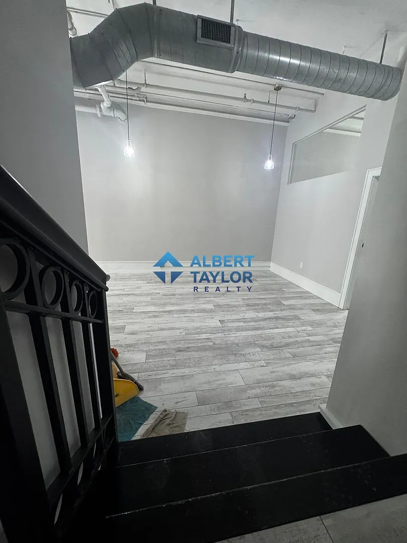 2 bed, 1.5 bath, $4,350 — Photo 4
