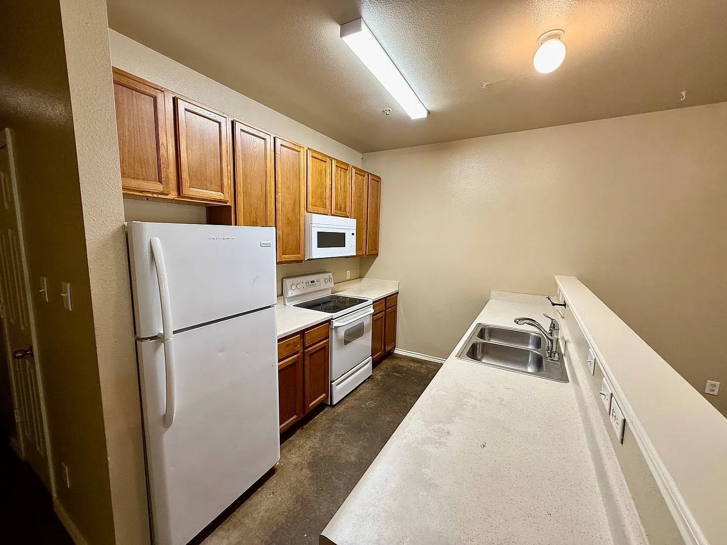 3 bed, 2.5 bath, 1421 sqft, $1,095 — Photo 4