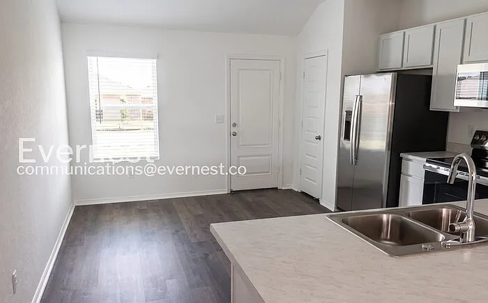 6673 Hollywood Ave — Photo 4