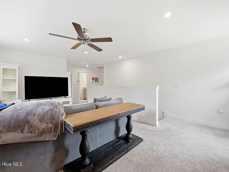 160 Falkirk Ct — Photo 42
