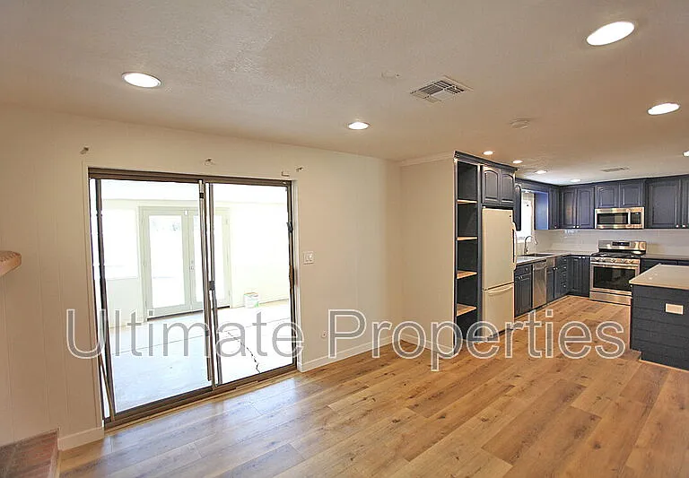 4129 E Bluefield Ave — Photo 11