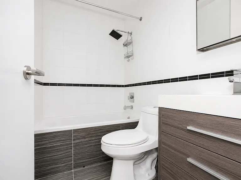 1100 De Kalb Ave #2S — Photo 10
