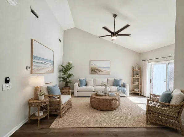 213 Eucalyptus Ln, Wilmington, NC 28412