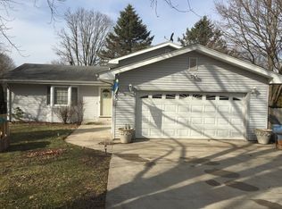 1N136 Pouley Rd, Elburn, IL 60119
