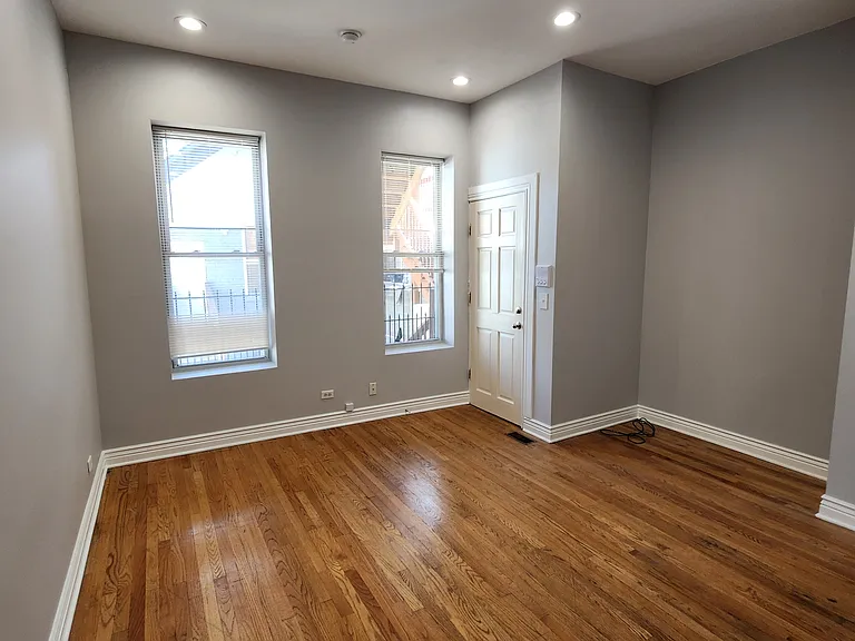 1523 W 18th St #1R — Photo 8