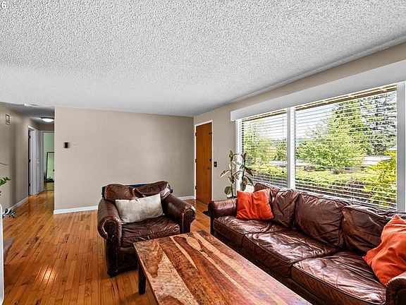 5th image of 4080 Oak St