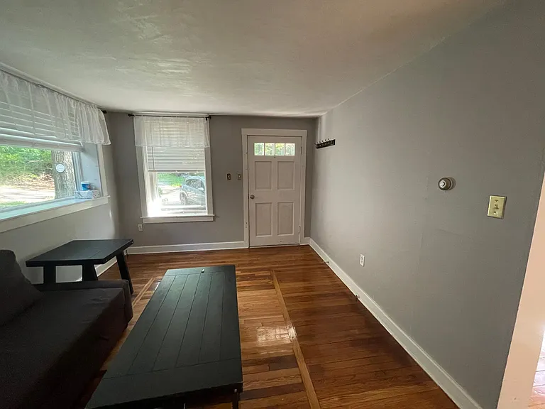 34 Chestnut St #B — Photo 4