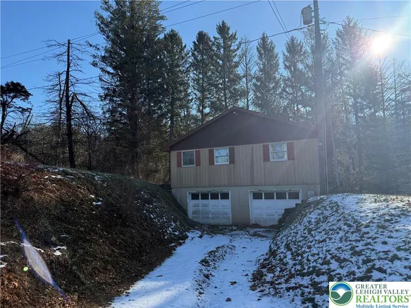 530 Old Main St, Walnutport, PA 18088