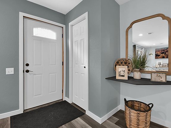 4th image of 299 Lansing Cir