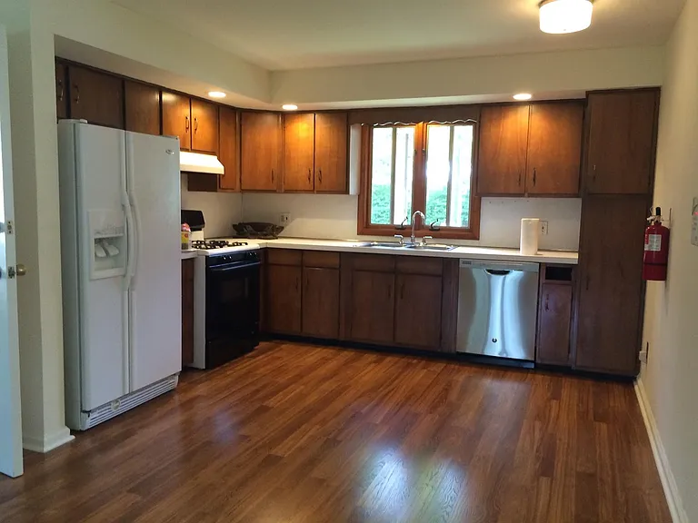 226 Linden Ln — Photo 4