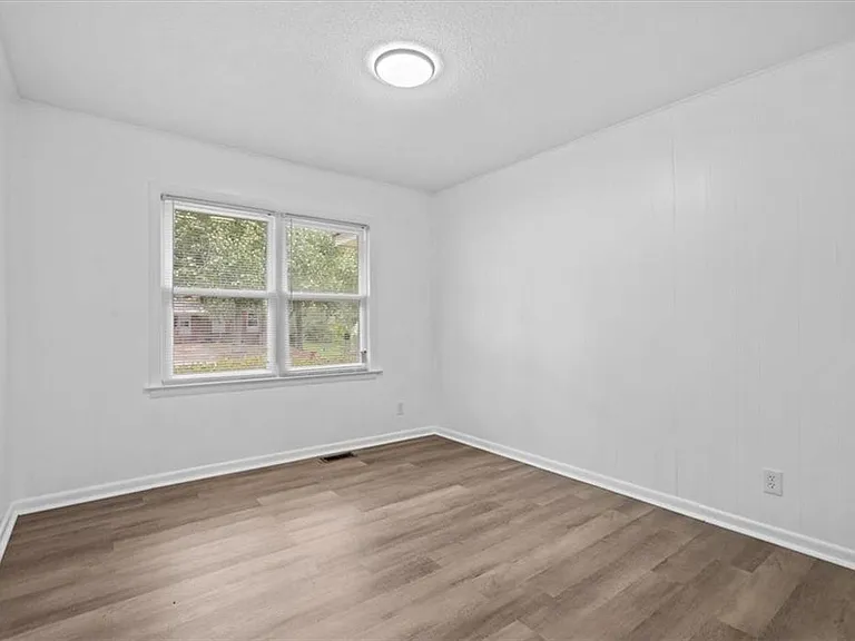 215 Thomas Heights Cir — Photo 14