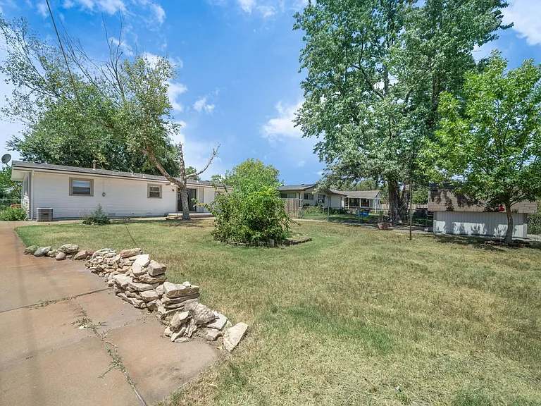 2620 S Fern Ave — Photo 13