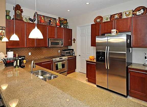 3rd image of 2642 NE 9th Ave #10