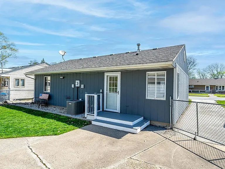 8124 Robertson Pl — Photo 10