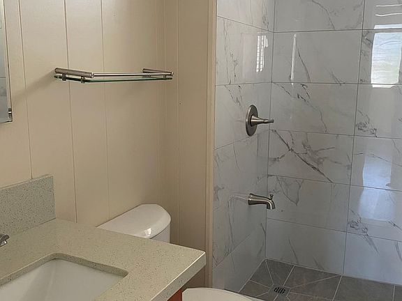 5th image of 1715 Young St APT 6