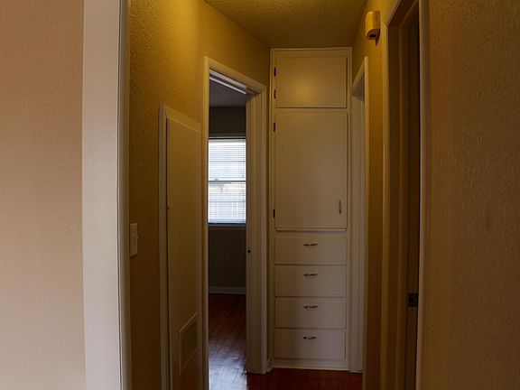 Hallway to back bedrooms