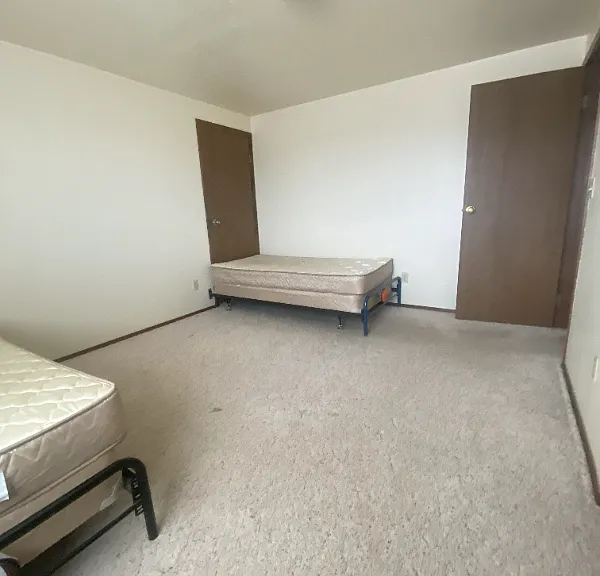 332 S 200 W — Photo 2