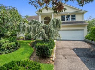 10 Osborne Ln, Greenvale, NY 11548