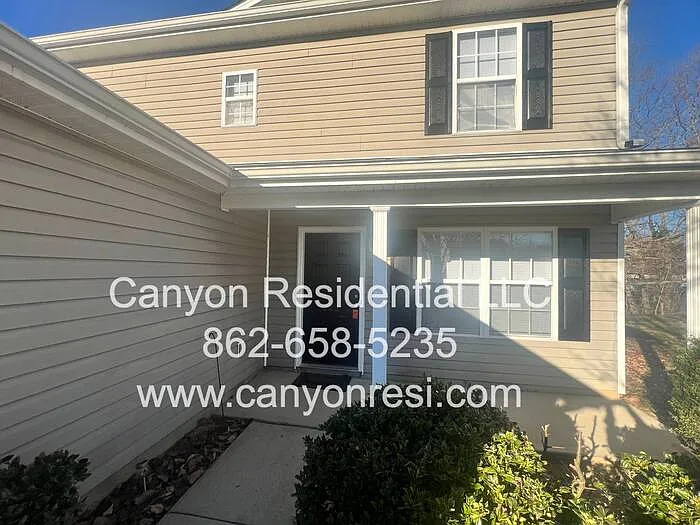 4 bed, 2.5 bath, 1944 sqft, $1,985 — Photo 2