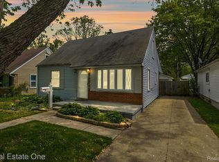 8327 Cornell St, Taylor, MI 48180