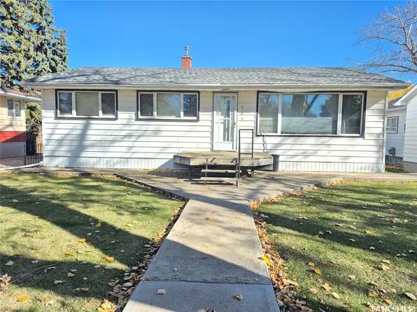 505 Bertrand Avenue, Radville, SK S0C 2G0