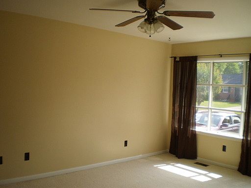 3rd image of 927 Glenrock Dr