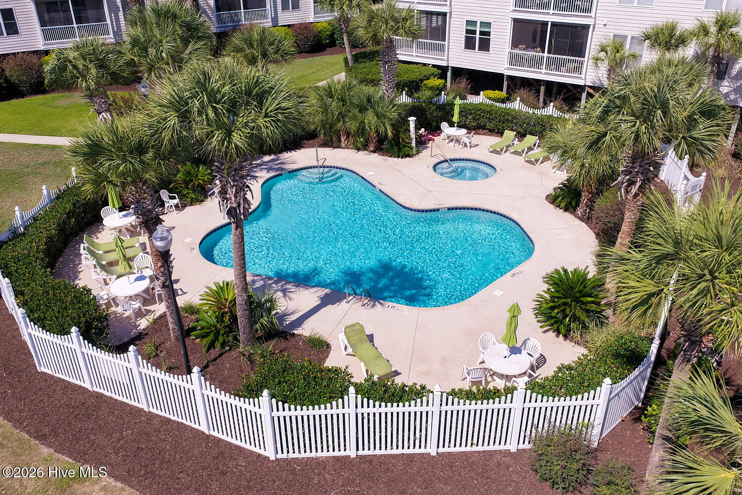 3 bed, 2.0 bath, 1361 sqft, $2,200 — Photo 3