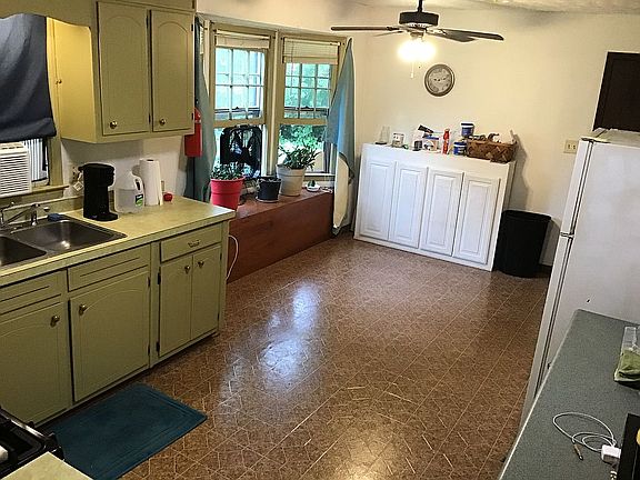Kitchen with bay window 