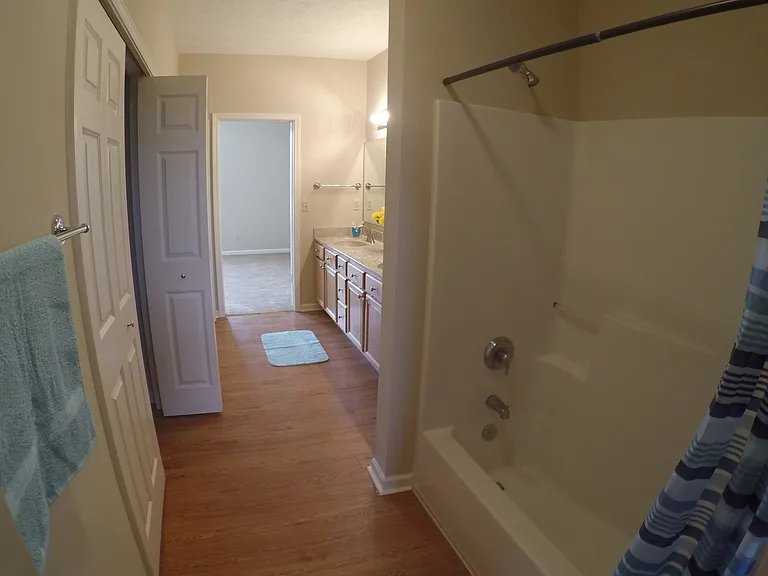 Portledge Commons, 1 and 2 Bedroom apartments, carport, central Lafayette — Photo 67