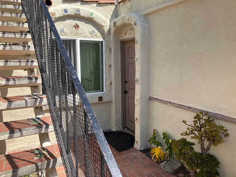 2618 Figueroa Blvd #10 — Photo 6