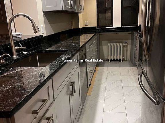 5th image of 452 Park Dr APT 1R