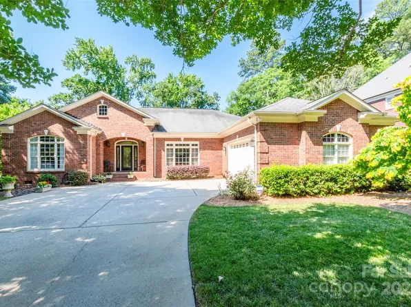 4527 Fairvista Dr, Charlotte, NC 28269