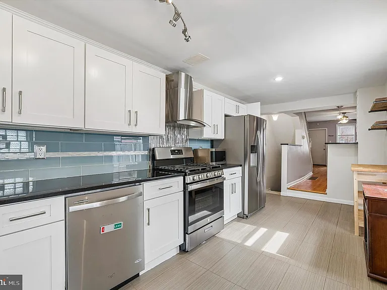 2042 E Huntingdon St — Photo 16