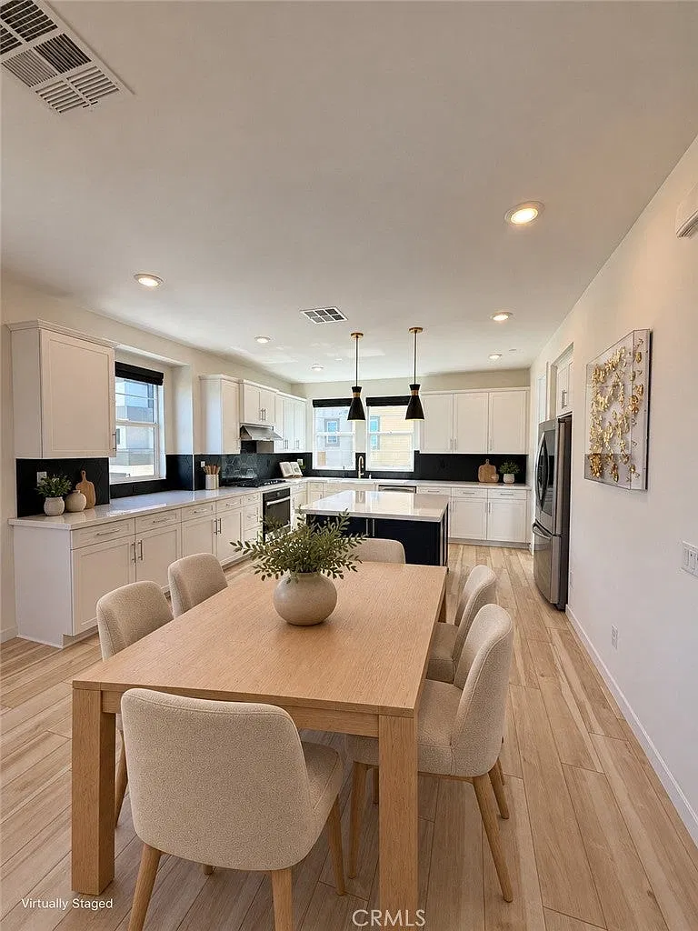 4 bed, 3.5 bath, 2054 sqft, $4,500 — Photo 3